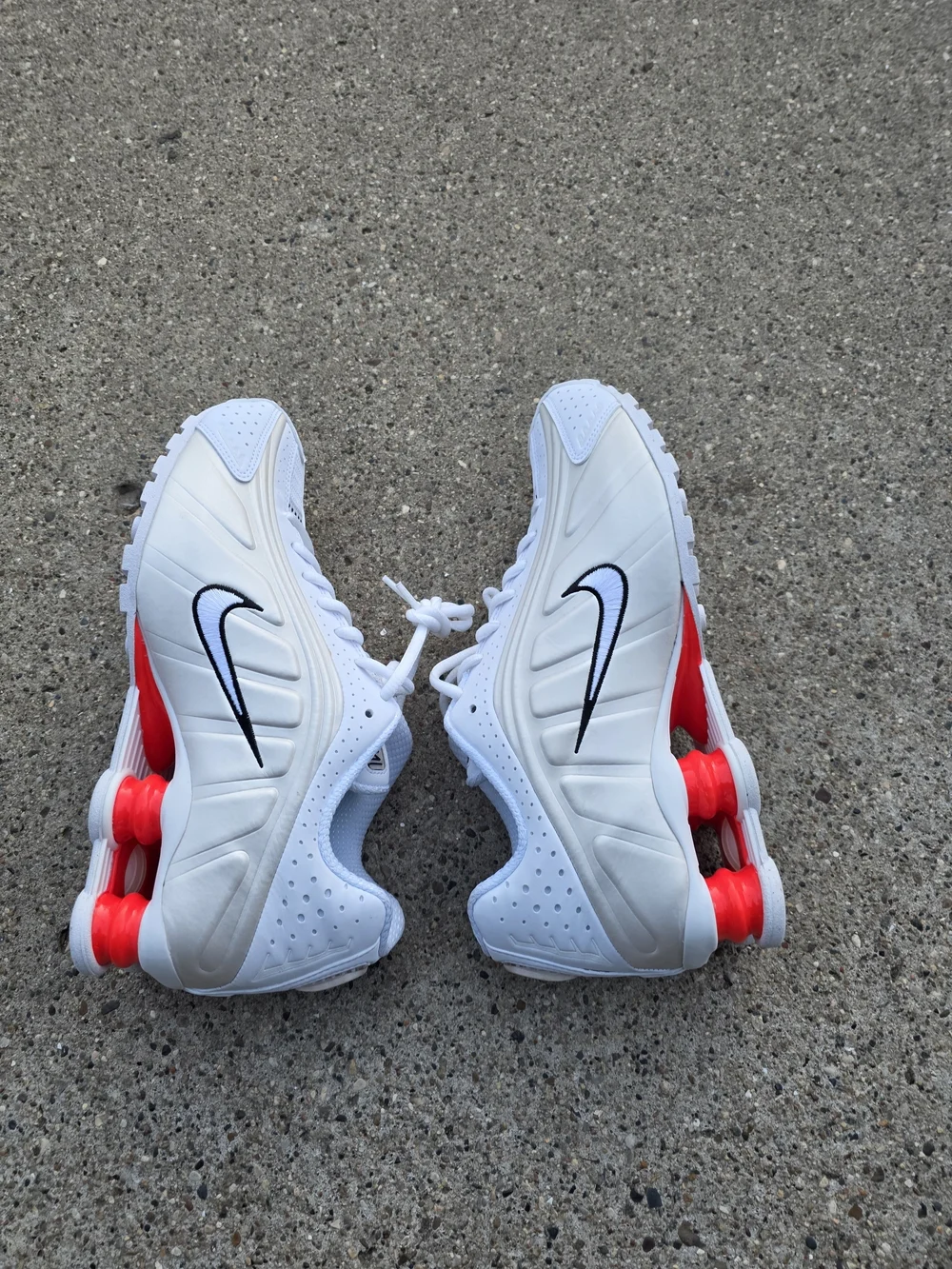 Nike Women's Shox R4 sneakers Women Size 8